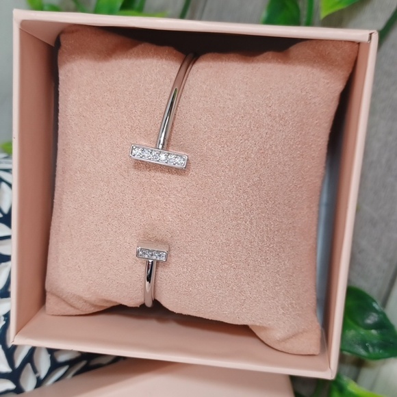 Lesa Michele T Bar Bracelet NIB - Picture 2 of 6